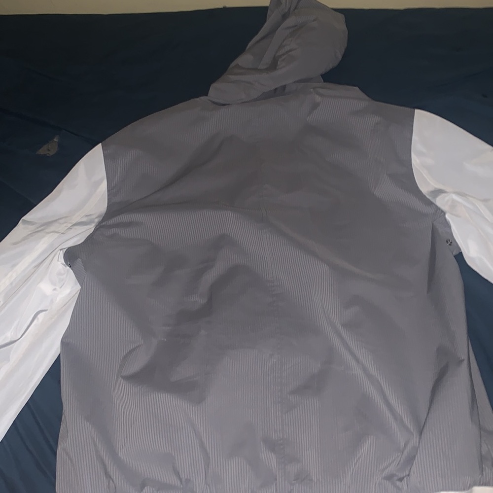 Guess jacket. - Picture 4 of 4